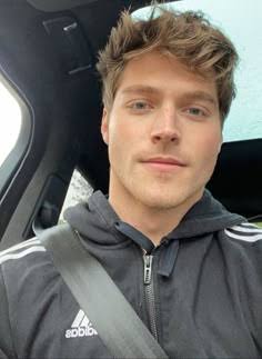 <em>Lukas M.</em>